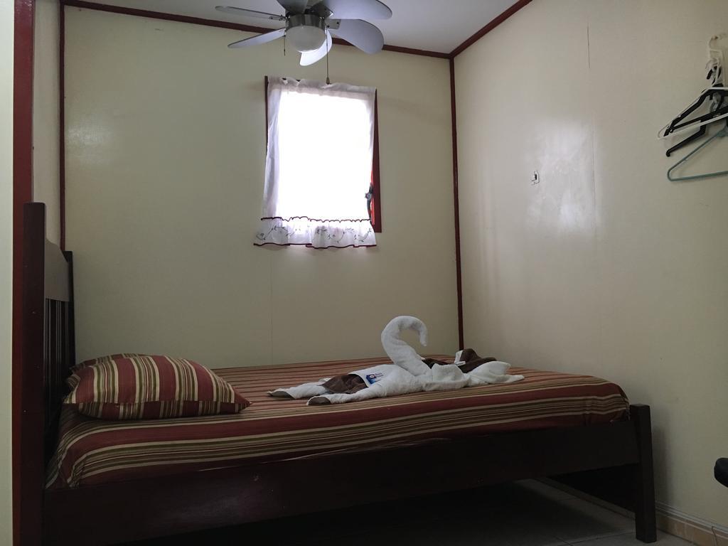 Mara'S Place Hotel Caye Caulker Kültér fotó